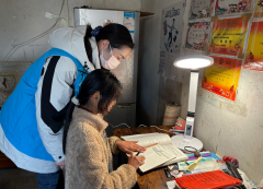 公庄镇公共服务办组织社工包村入户