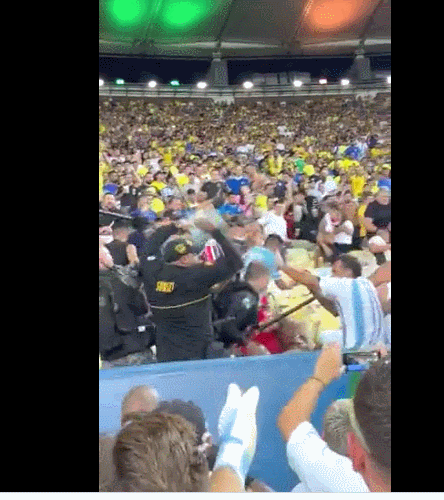 南美德比球迷在看台爆发冲突，梅西劝架无效，