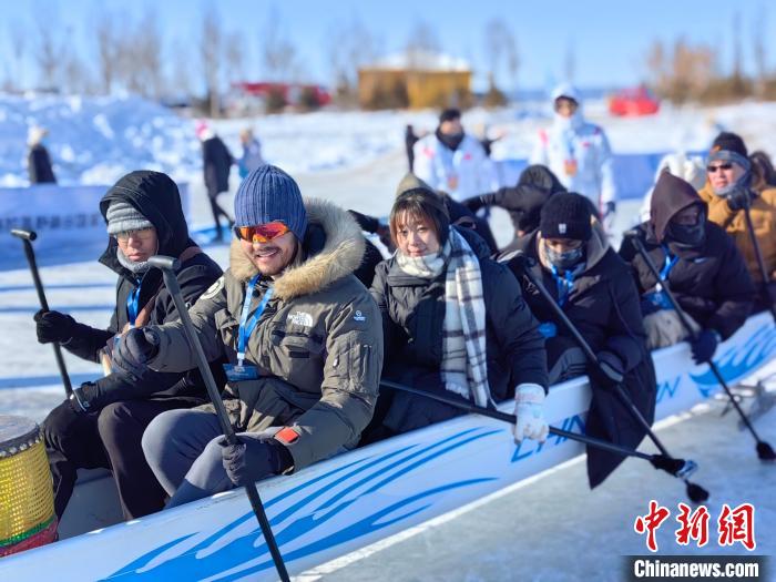 新春走基层:锡林郭勒乌拉盖冰上龙舟狂飙赛点