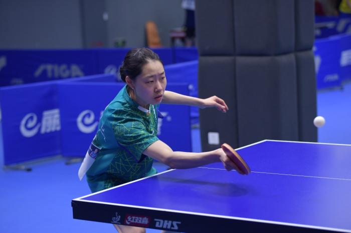 刘国正现身赛场助阵 乒乓球团体赛群英组冠军再