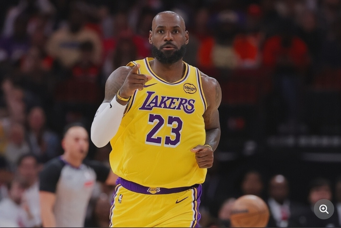 勒布朗·詹姆斯赛季后或成自由球员 琐碎争议浮