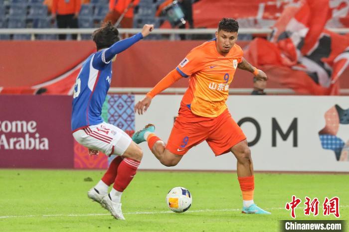 山东泰山终结连败战平横滨水手