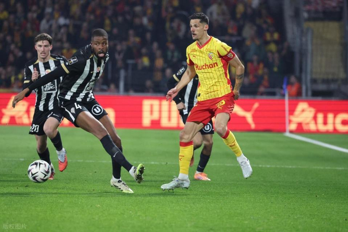 朗斯客场力克昂热积分反超巴黎圣日耳曼登顶法