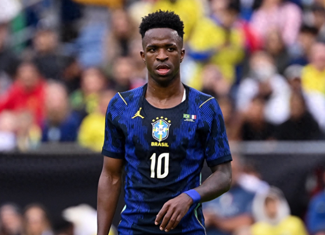 巴西1-2负于法国，维尼修斯低迷引球迷怀念内马