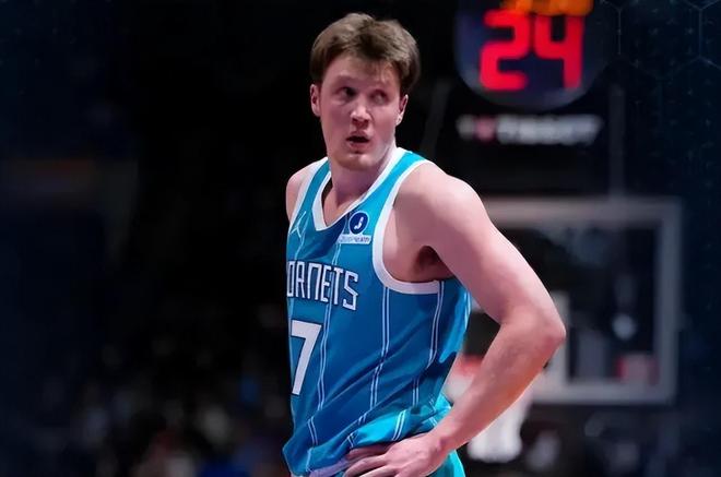 76人逆转黄蜂三巨头爆发，季后赛对阵骑士成焦点