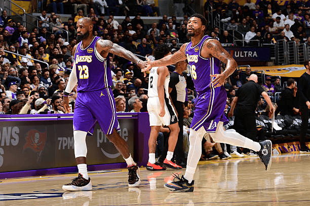 湖人核心詹姆斯复出迎战勇士 主力缺阵考验阵容