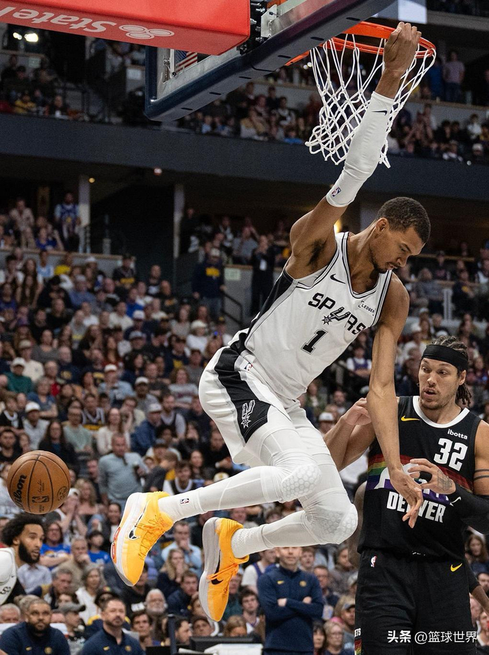 约基奇40+13助攻率掘金加时险胜马刺