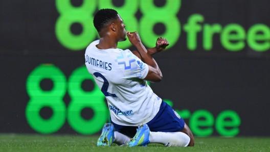 邓弗里斯复出梅开二度助国米逆转科莫，2500万解