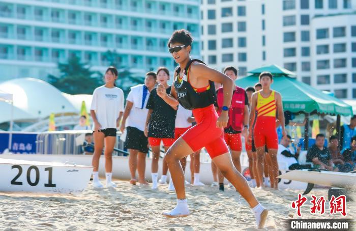 青岛海岸赛艇沙滩冲刺赛点燃奥运新项目热度